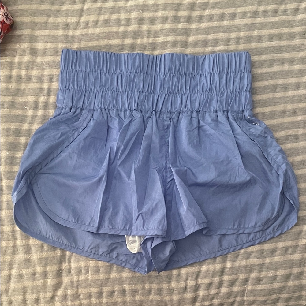 FREE PEOPLE MOVEMENT SHORTS SIZE: MEDIUM